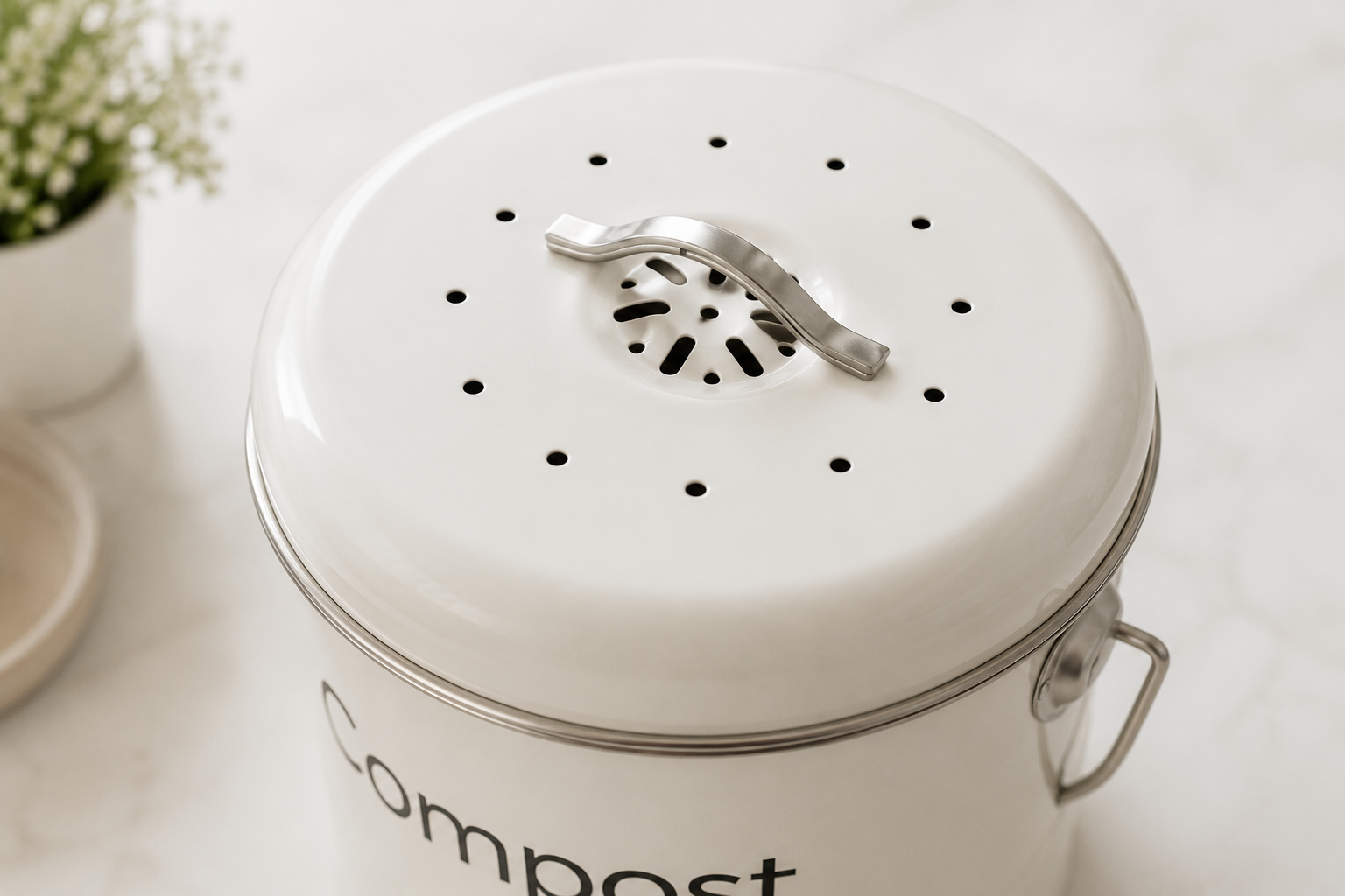 Kitchen compost bin